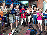 Abschiedsständchen am Bahnhof