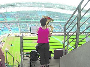 „Solo für Kontrabasstuba und Stadion“