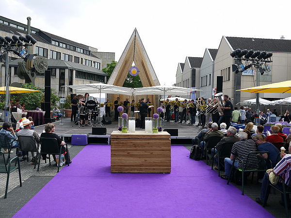 Die Lichtkirche der EKHN – Posaunenchöre blasen die
Klangwolke
