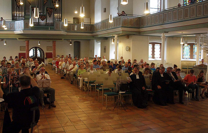 Gemeinde beim Festgottesdienst